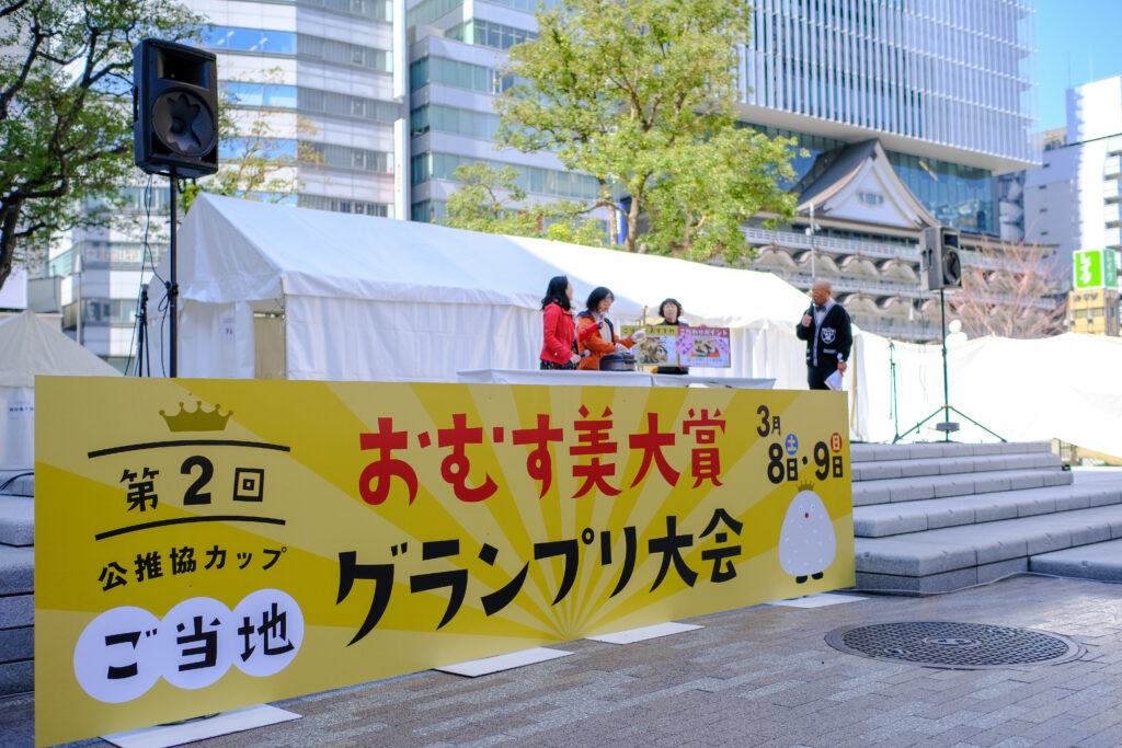 なんば広場のステージ