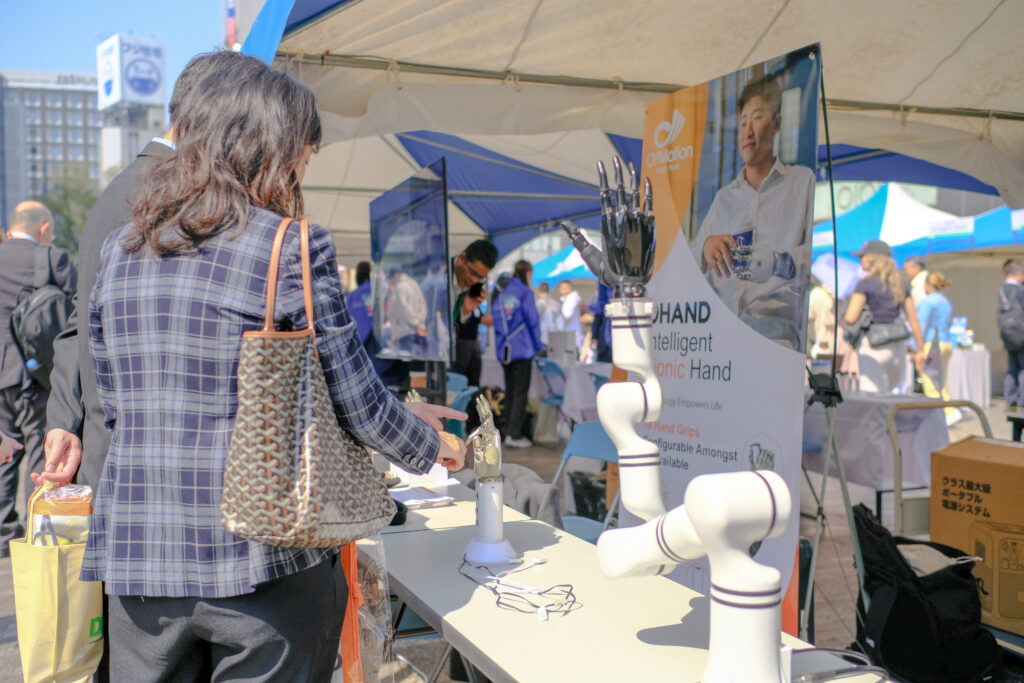 なんば広場で開催された「DocoDemo Festival OSAKA」に出展したOYMOTION TECHNOLOGIES