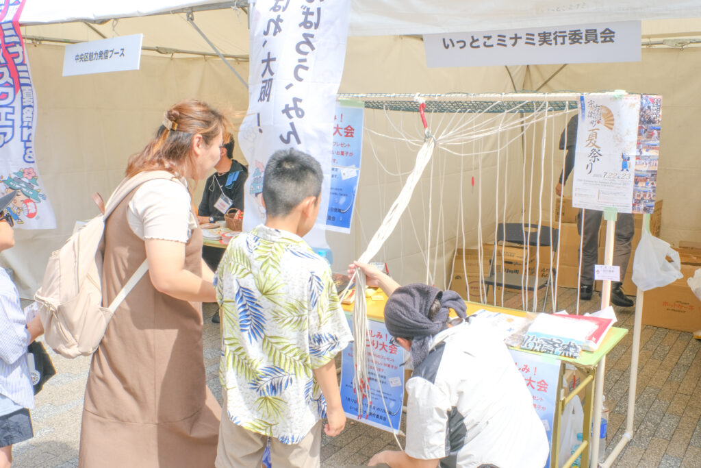 なんば広場で開催した大阪ミナミ夏祭り&にぎわいスクエア2025の縁日の様子