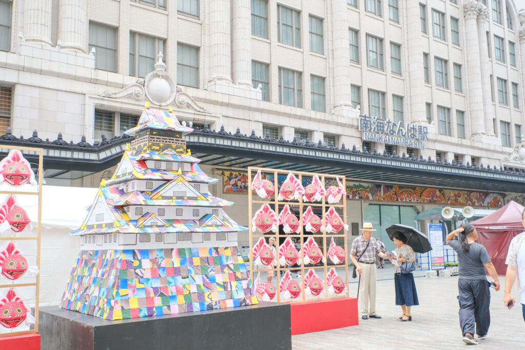 なんば広場で行われた「御堂筋サテライトプラン」で設置されたねぶたの廃材で作成された大阪城モニュメント