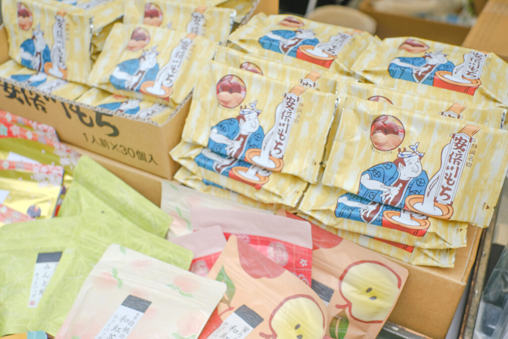 なんば広場で行われた「御堂筋サテライトプラン」で出店した静岡ブースの安倍川もち